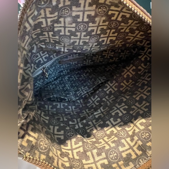 Tory Burch leather crossbody foldover bag in camel - Picture 15 of 16